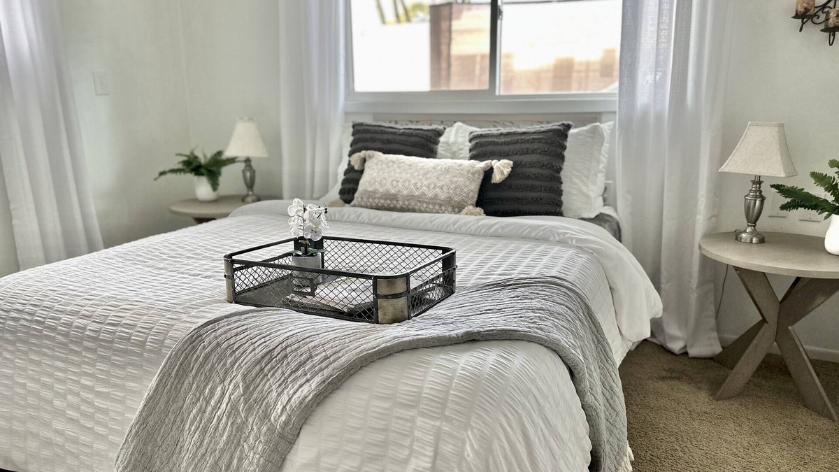 Tigard House | The Fireside Suite - Cozy - 2BR Home, Pet-Friendly