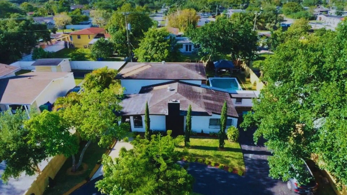 Ives Estates House | The Flamingo House MIA