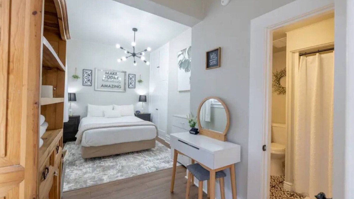 Garden District Apartment | The Flat on 5th-walk to dt!