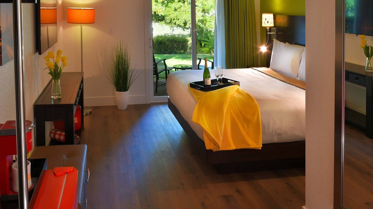 North Auburn Hotel | The Foothills Motel