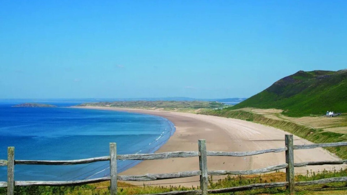 Baglan House | The Foragers Rest! An Adventurers Retreat with panoramic views— Pets welcome!