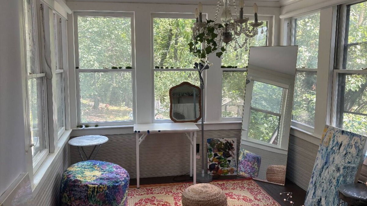 Kansas City House | The Forest House. Charming 2-bedroom house with AC, WiFi in terrific Kansas City