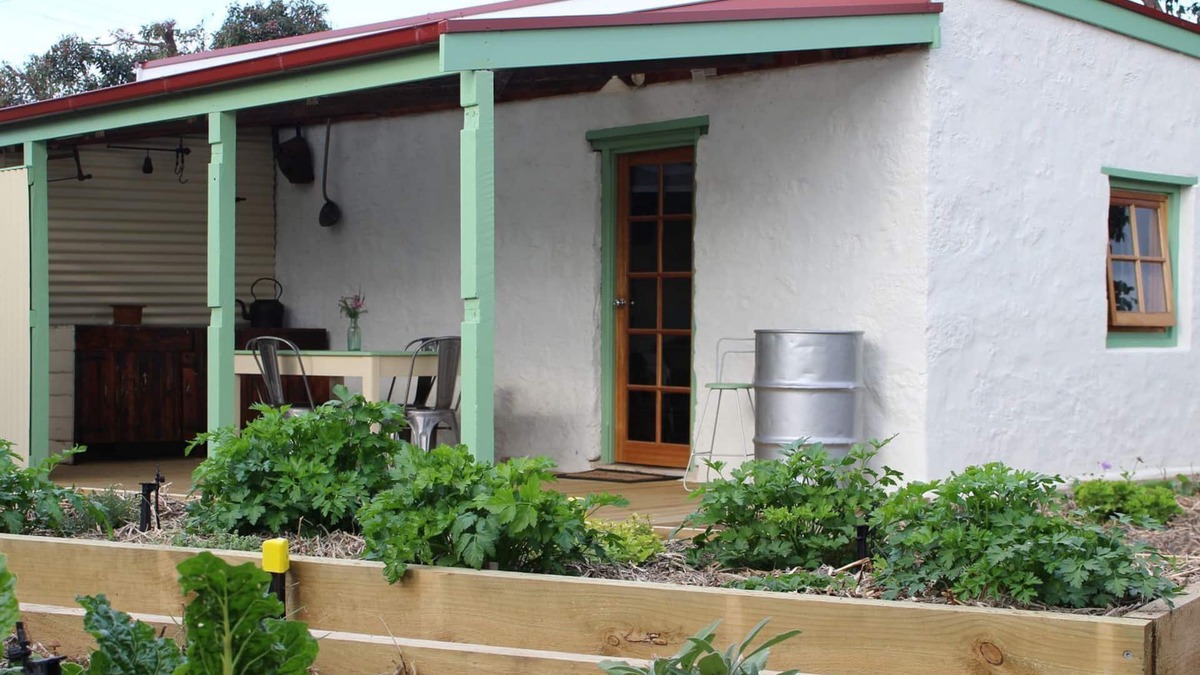 Kingscote Cottage | The Forge-Historic Blacksmith's Cottage