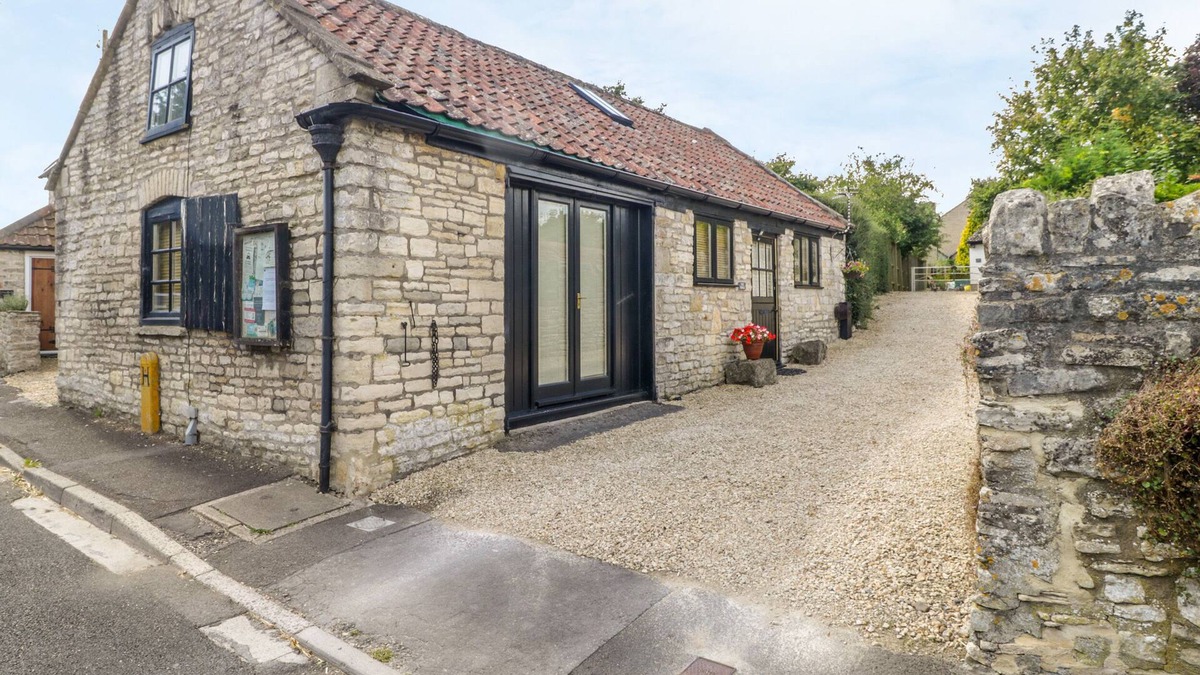 Marksbury Cottage | THE FORGE, romantic in Farmborough