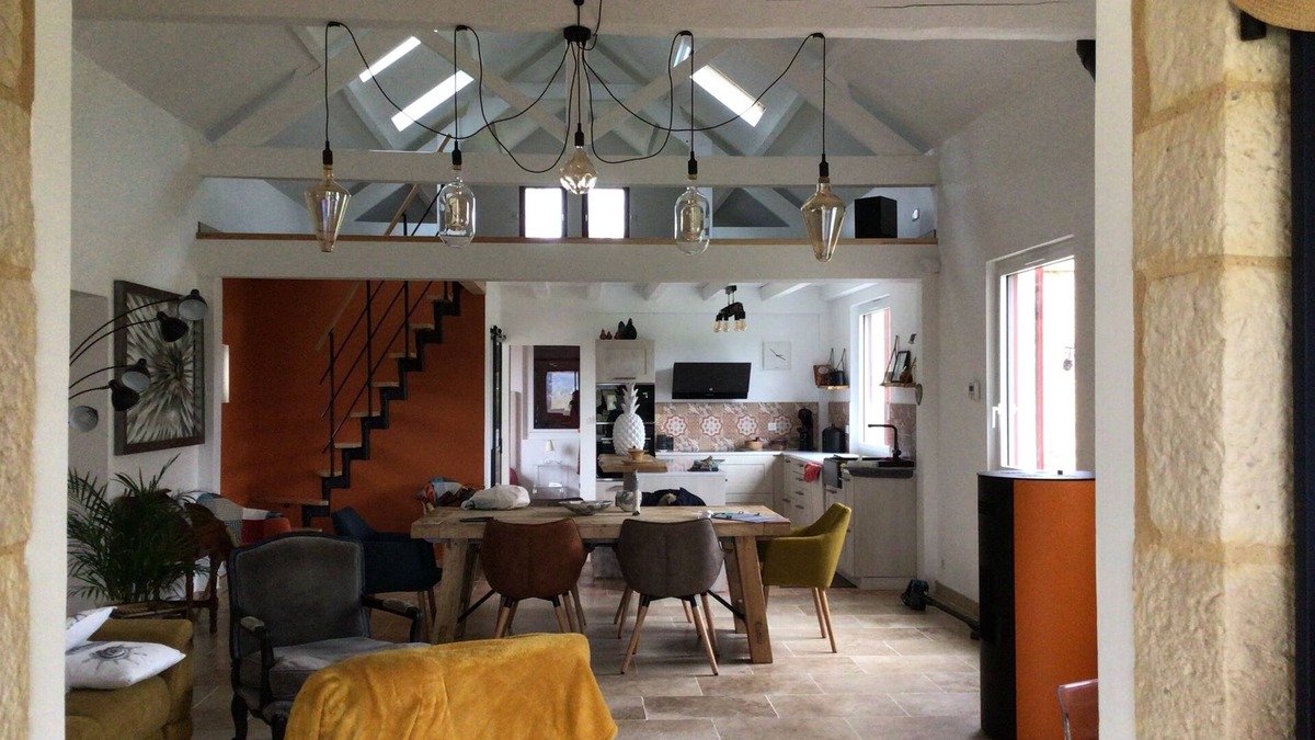 Le Buisson-de-Cadouin House | The former barn, house with swimming pool on 5500 m2 of parkland,
