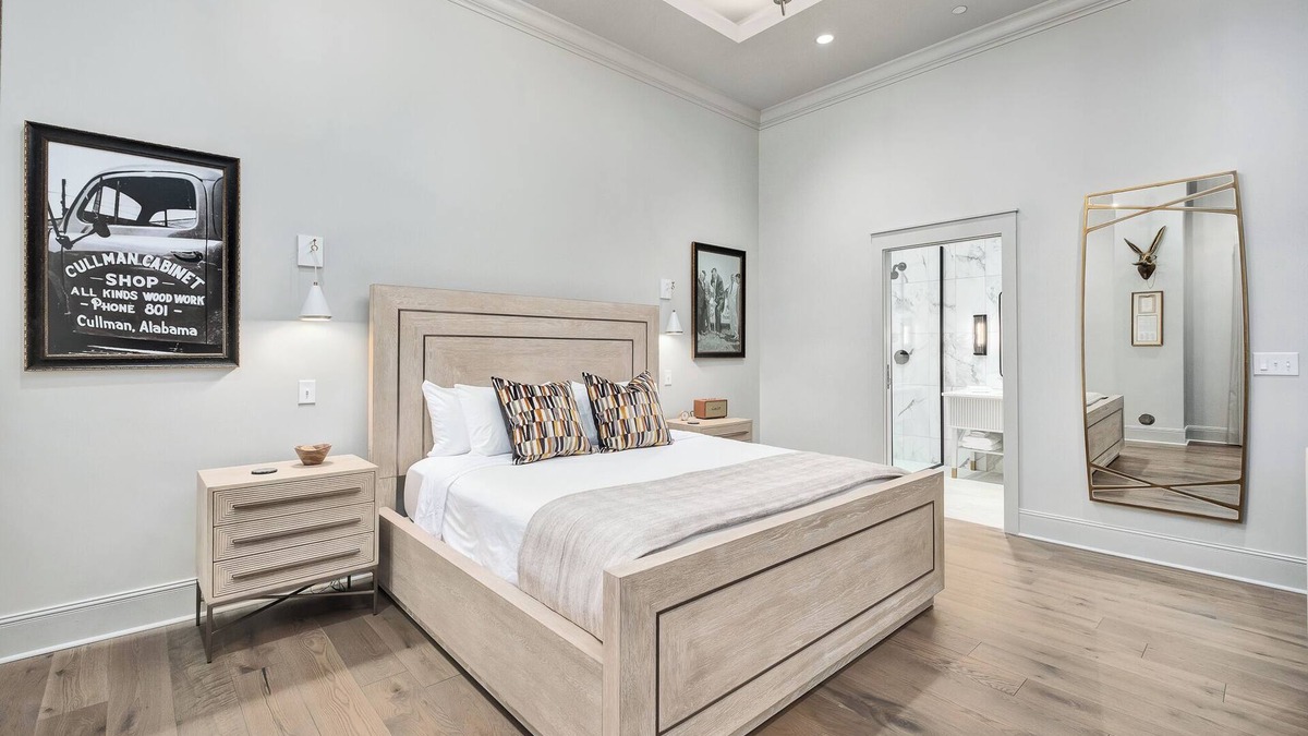 Cullman Hotel | The Founders Suite. 5 Minutes to I65!