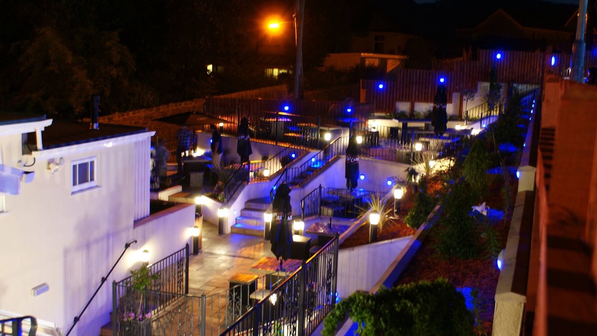 Pontardulais House | The Fountain Inn