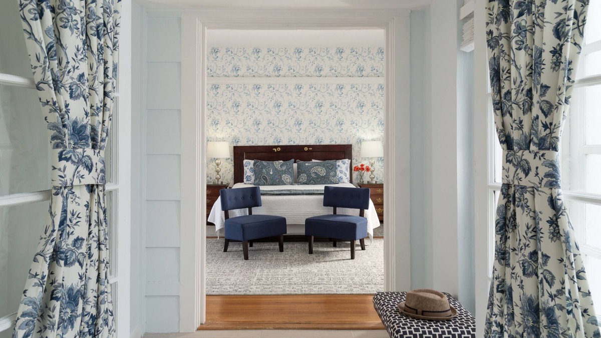 Old Bennington Bed & Breakfast | The Four Chimneys Inn