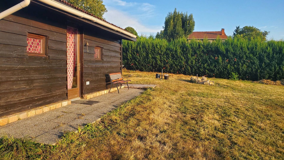 Saint-Gervais-sous-Meymont Ski Chalet | The cabin on the hill
