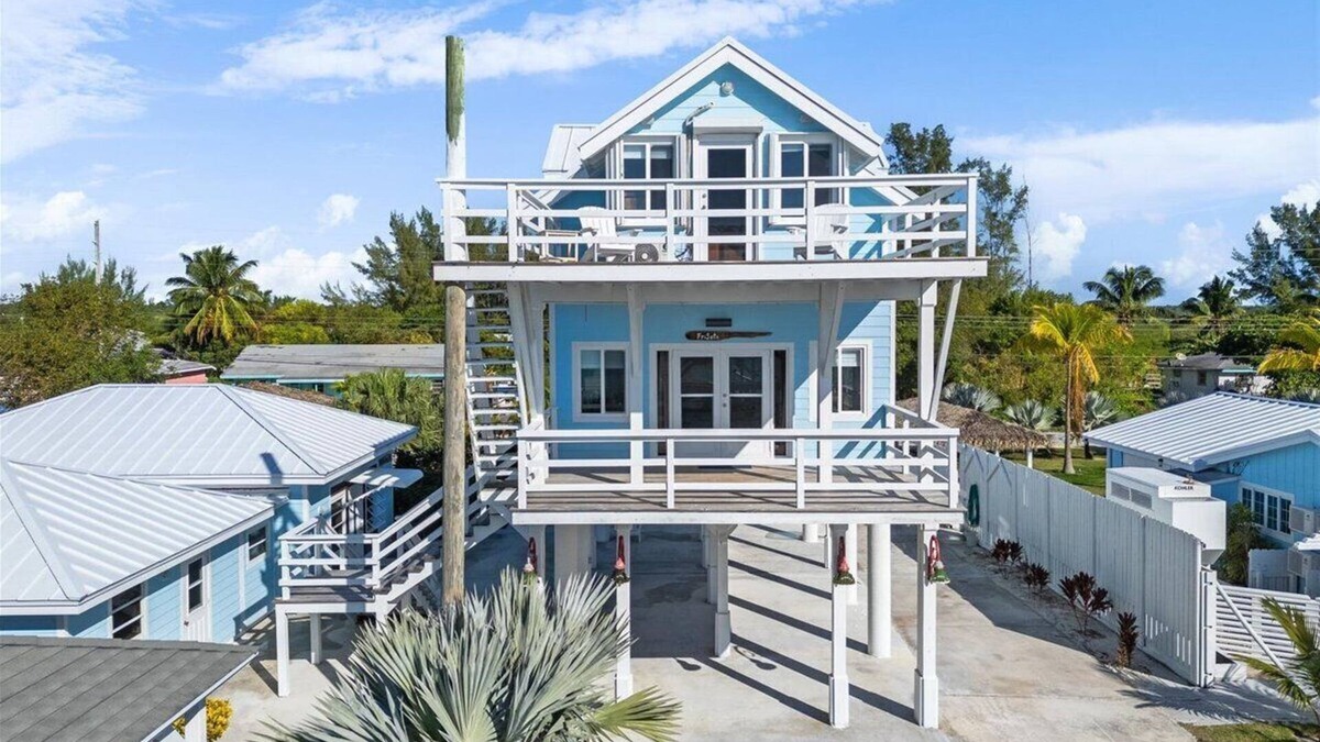 Bouvet Island House | The Frigate: 2-bedroom beachfront house-sleeps 6-in Casuarina Point with a pool.