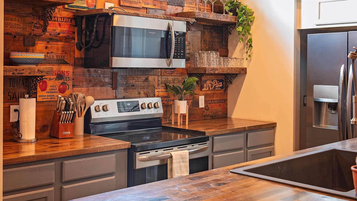 Lookout Valley Neighborhood Association Apartment | The Frothy Flat