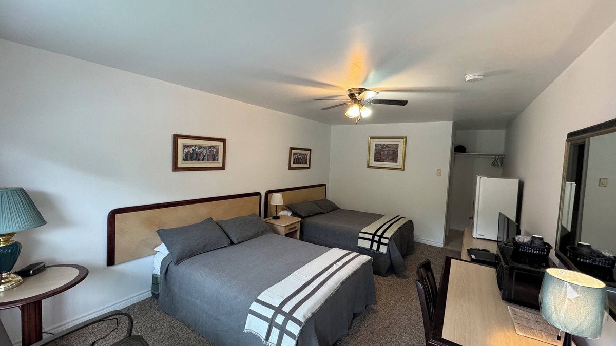 Curryville Hotel | The Fundy Rocks Resort Standard Room Waterview Property