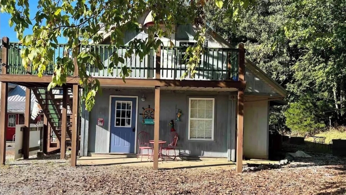 Grand Rivers Apartment | The Funky Little Shack at Grand Rivers - Pet friendly! Wi-fi, smart TV!