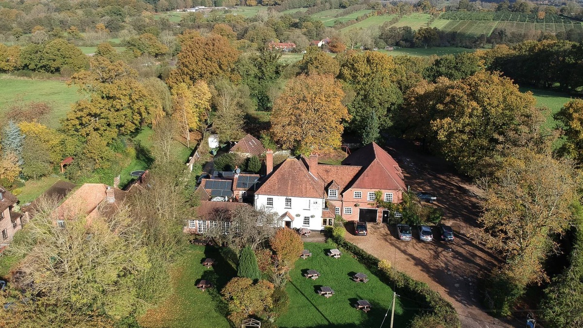 Penwood Hotel | The Furze Bush Inn