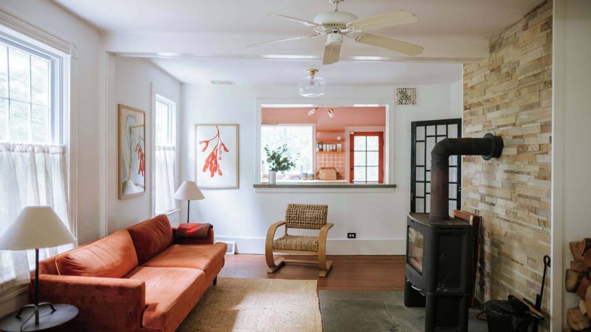 Callicoon House | The Gables: Newly Renovated Farmhouse (Sleeps 17!)