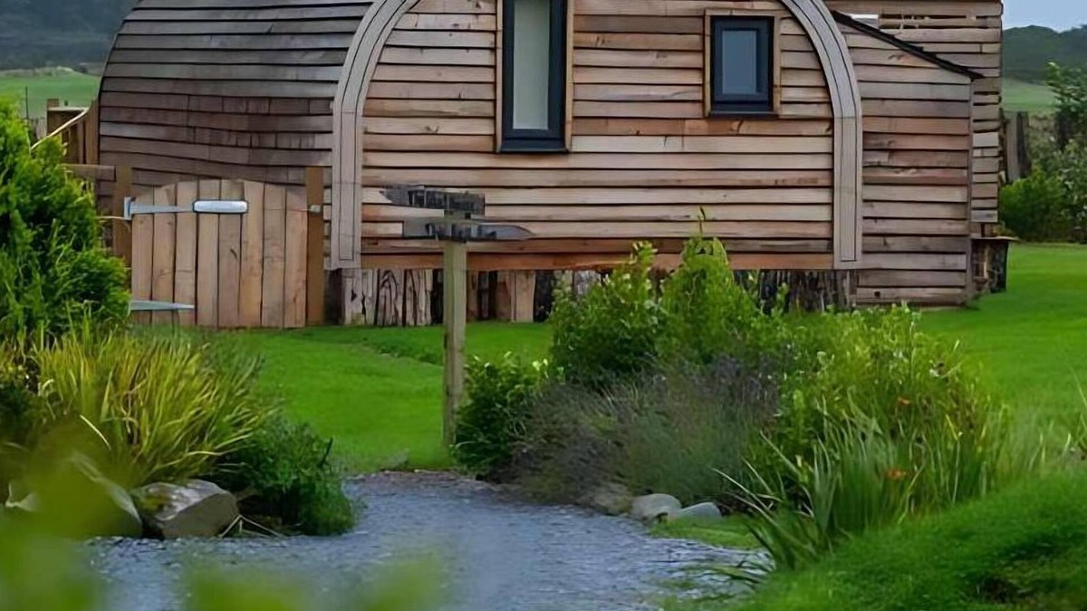 Newton Stewart Cabin | The Galloway Steading-The Hedgehogs Hideout Family cabin with Hot Tub