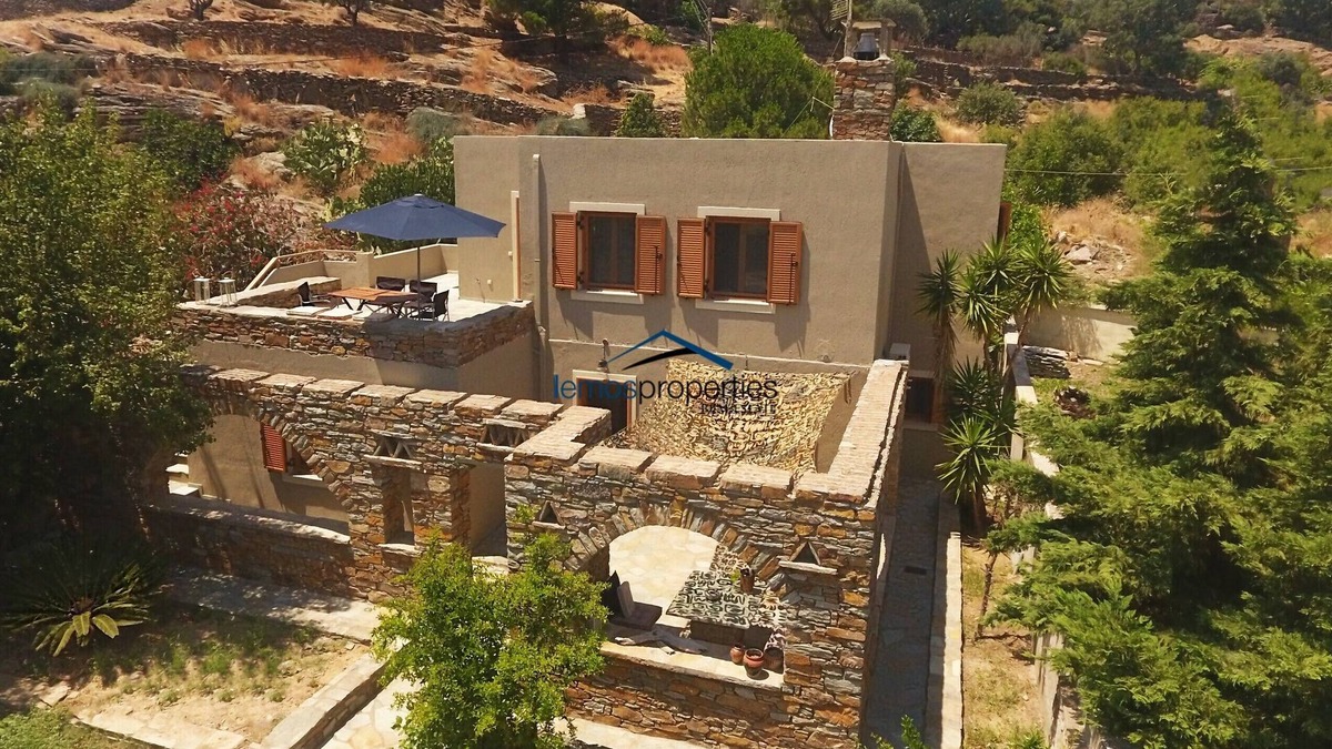 Vourkari House | The Garden House only a 2 minute walk from the marina of Vourkari