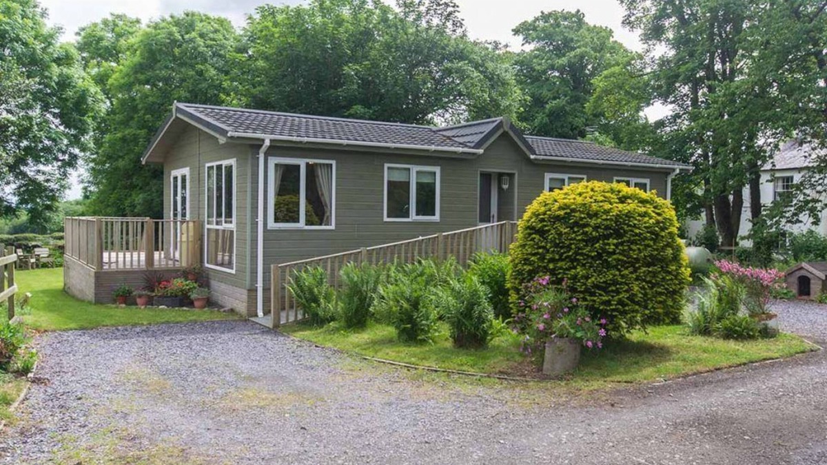 Beaumaris Cabin | The Garden Lodge at Plas Cichle - Beaumars, AngleseynCountryside accommodation