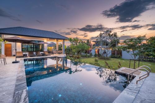 Luang Nuea Villa | The garden pool villa resort at Doi Saket