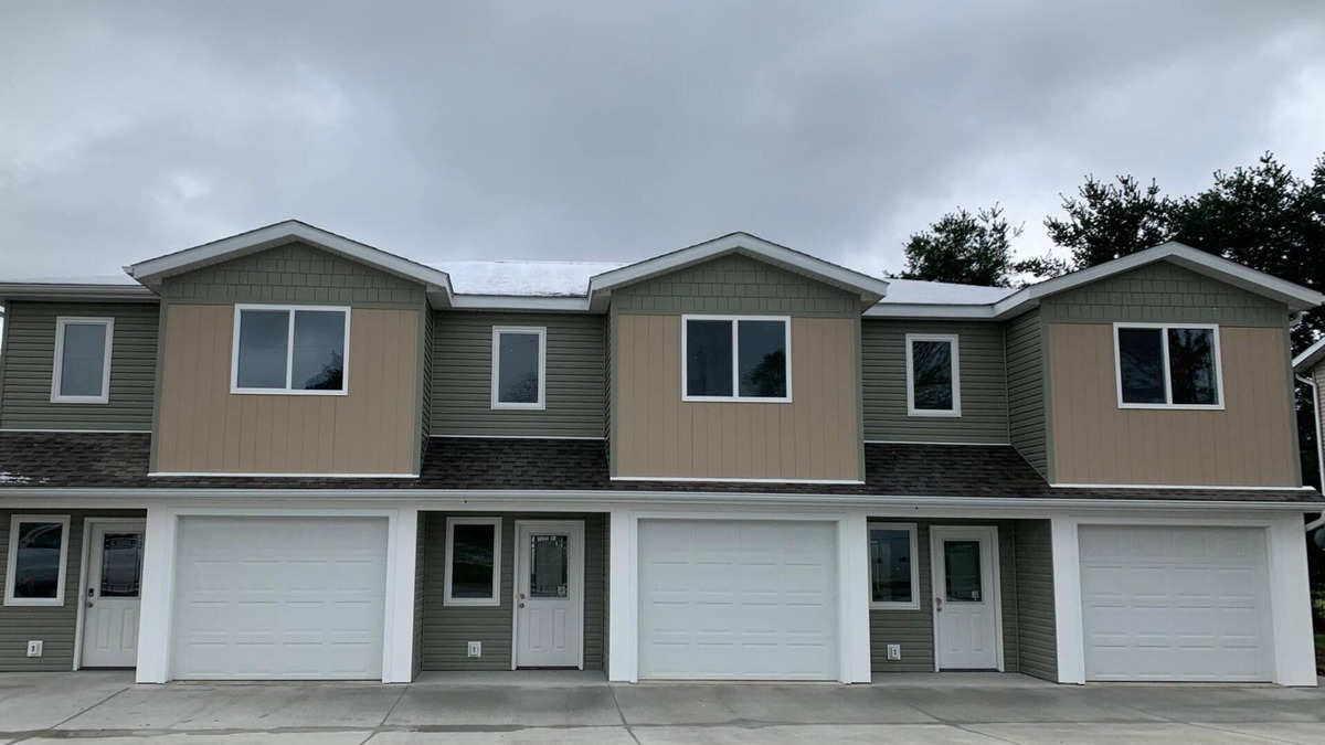 Zanesville House | The Garden Townhouse; 3 BR, 1.5 bath, 1car garage.