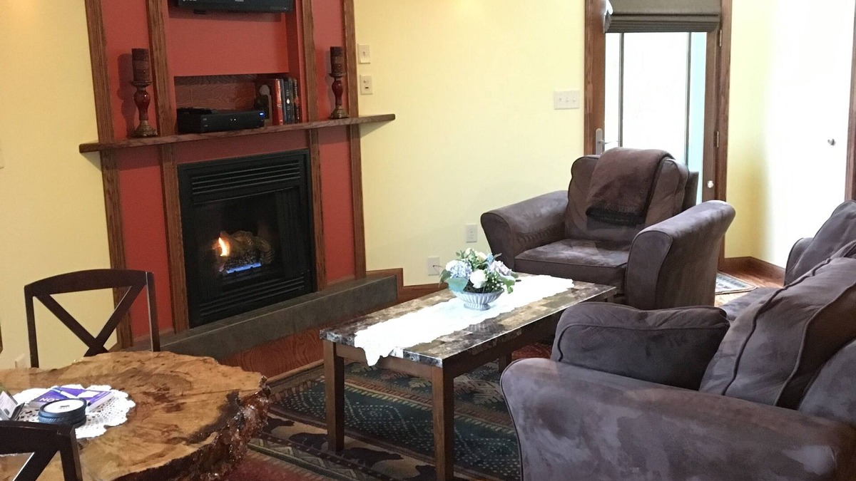 International Falls Apartment | The Garden Suite at Bear Ridge on Rainy Lake