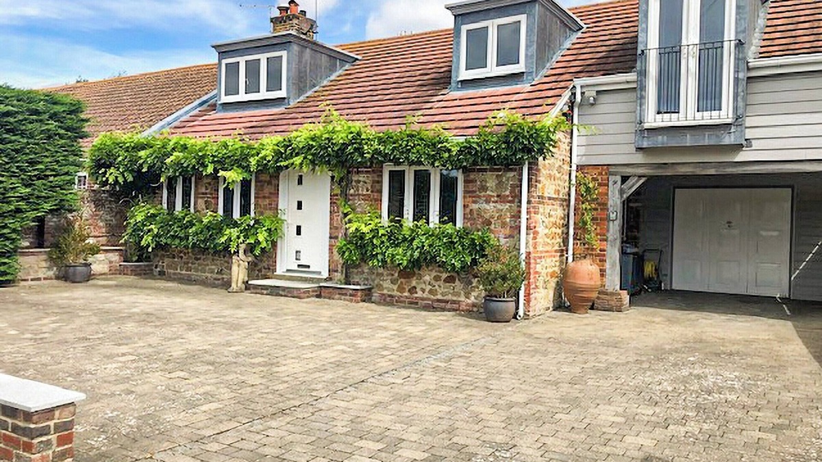 Pagham Cottage | The Gatehouse - UK40089