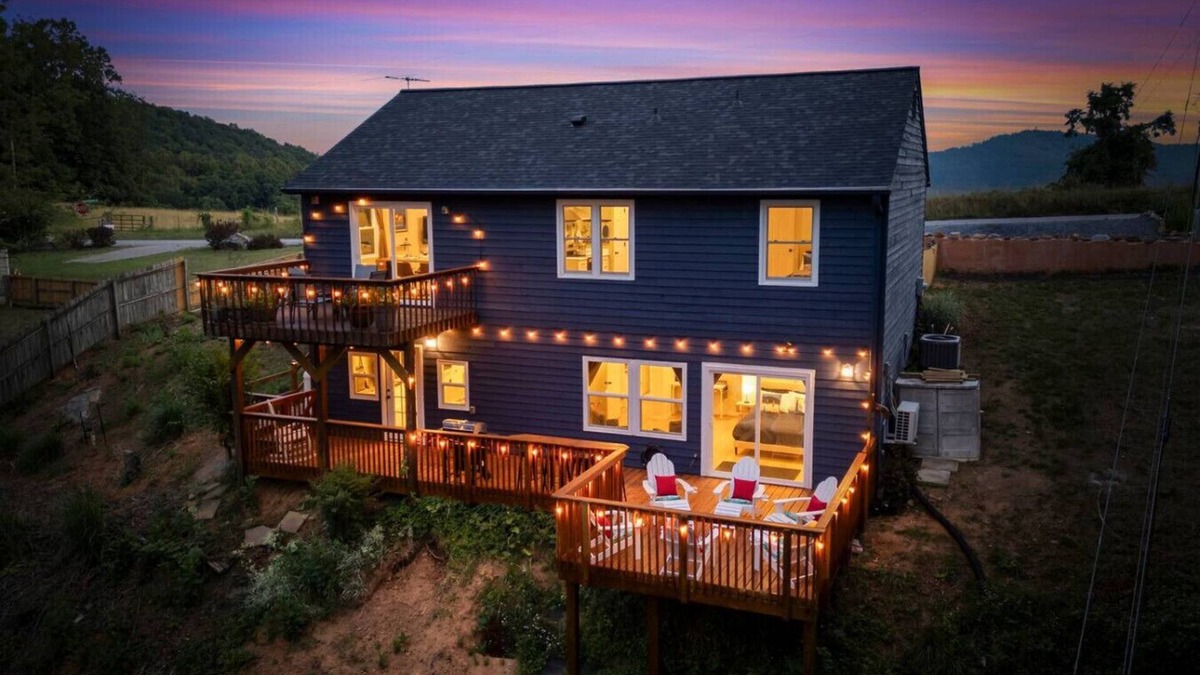 Burnt Chimney House | The Getaway Lodge near Roanoke/Bedford/Lynchburg