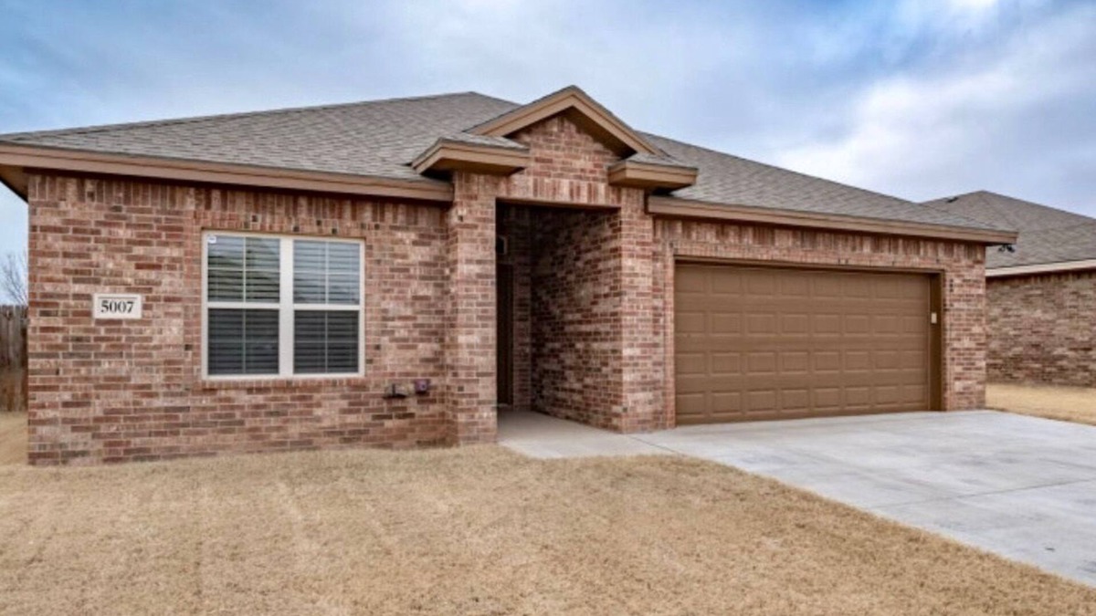 North by Northwest House | The Getaway -N. Lubbock - 4 Bedroom