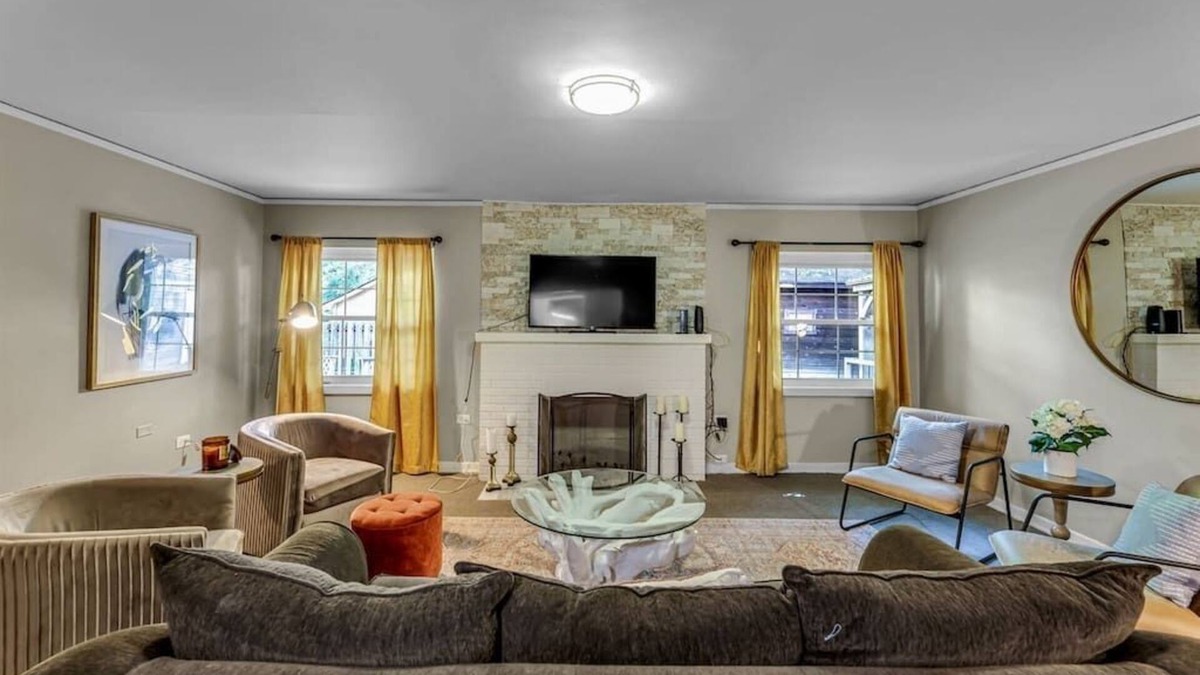 Winston - Salem House | THE GIANT! Downtown! Sleeps 16! 7 bd/4 Ba -10 beds