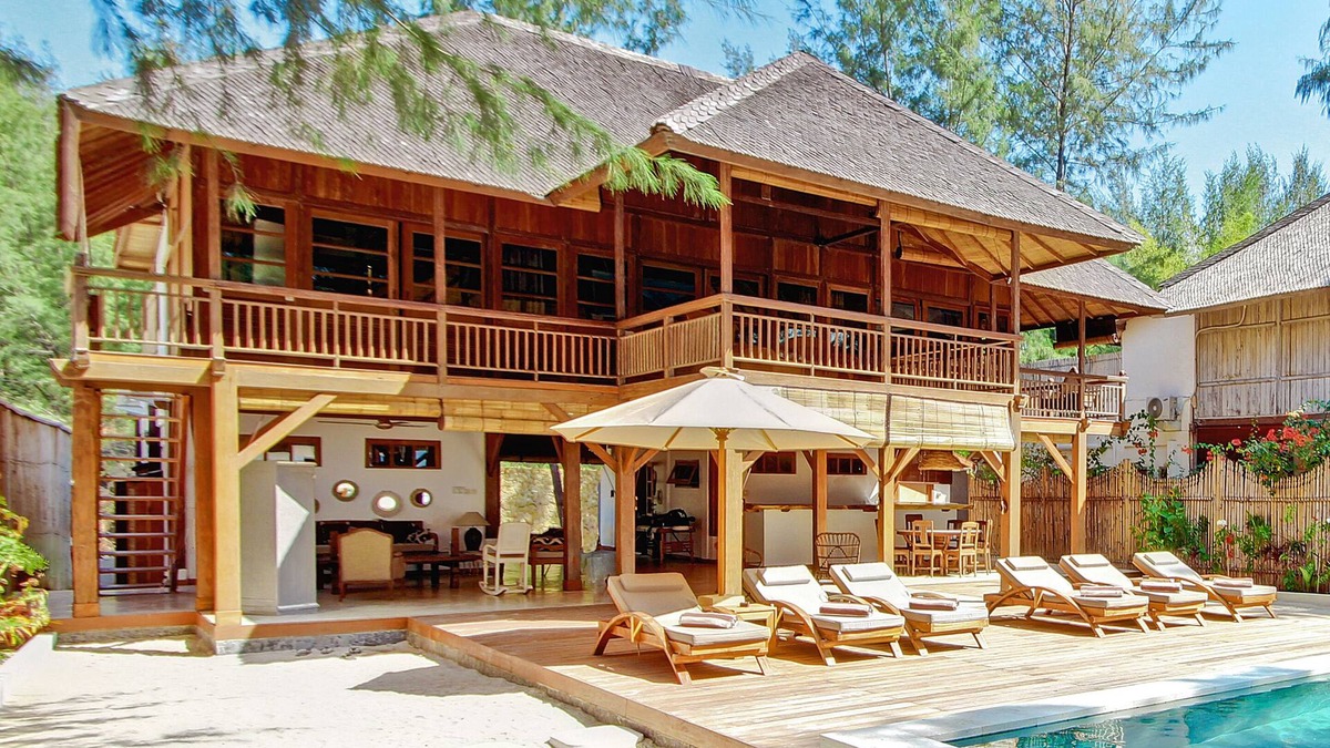 Gili Trawangan Villa | The Gili Beach Resort, 4 Bedrooms Villa Gili Trawangan - Beach Front