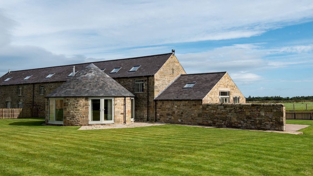 Matfen Cottage | THE GINGAN & THE GRANARY - 6 miles from Corbridge, sleeping 12