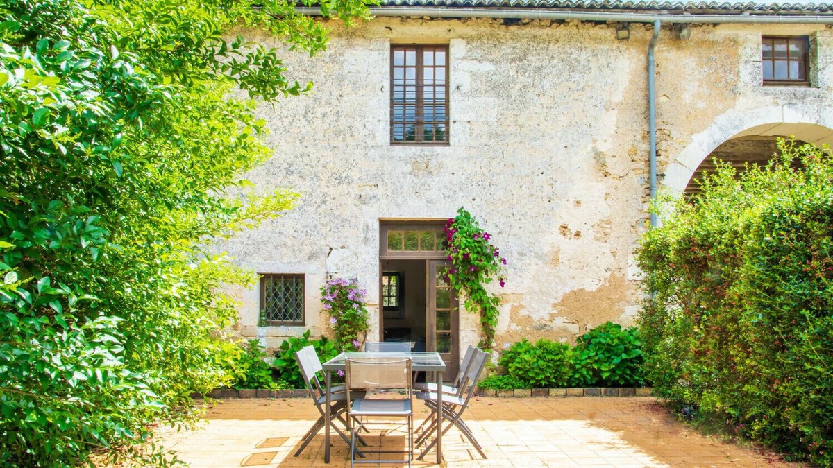 Beruges House | The Gîte of the Abbaye du Pin