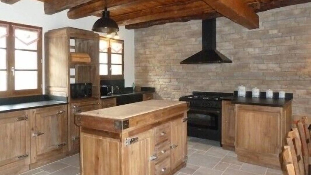 Arrien-en-Bethmale Cottage | The gite offers pretty views of Bethmale Valley and the mountains