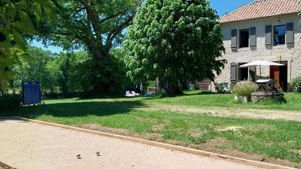 Montreal House | The Gîte Pouget is located 2km from the medieval village of Montréal du Gers.