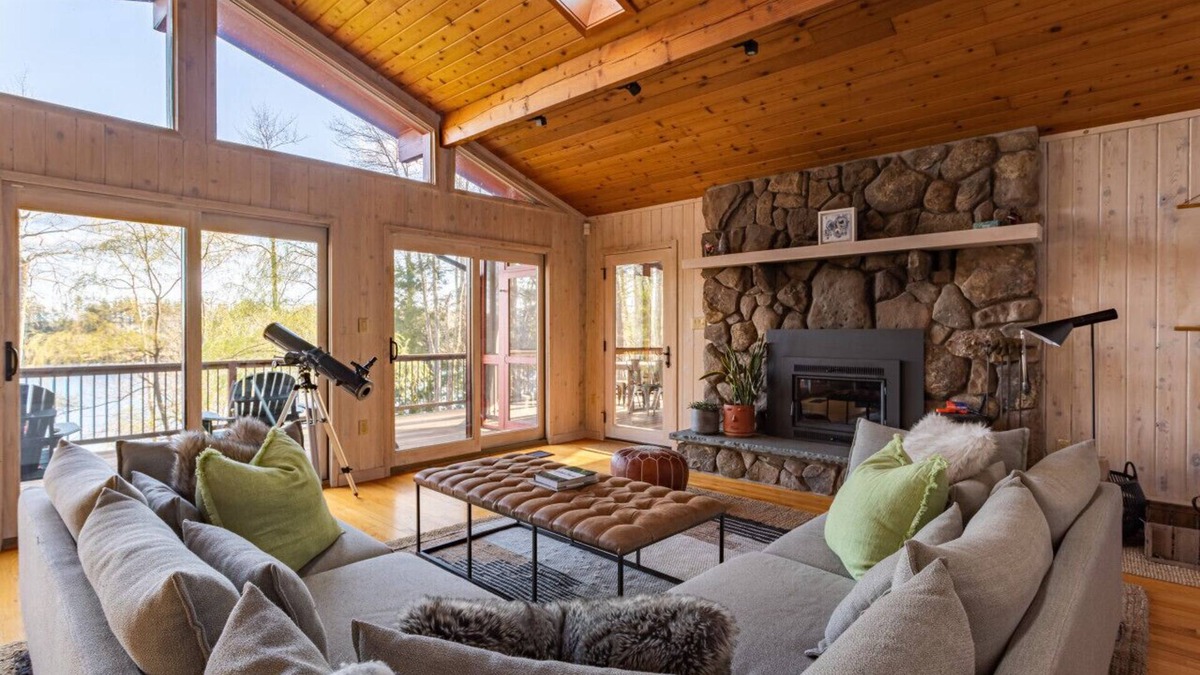 Livingston Manor Apartment | The Glass House