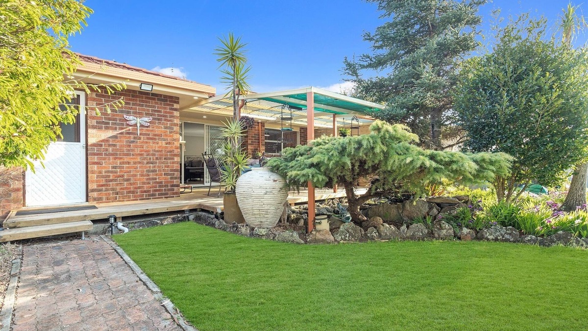 Basin View House | The Goddess of Wine Retreat with 3pm Checkout