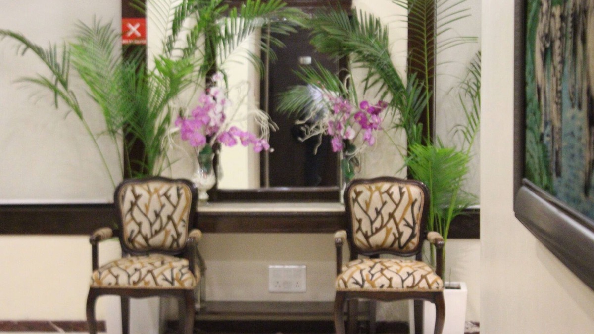 Mahanagar Hotel | The Golden Apple