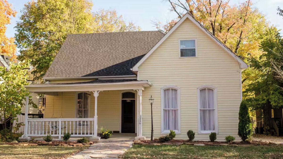 Bowling Green House | The Golden Gather: Perfect for Families & Weddings