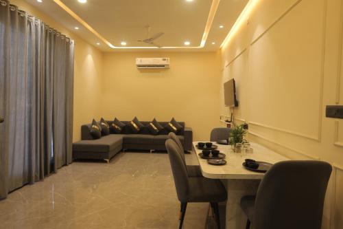 Central Area Apartment | The Golden Glow by Ivory Stays