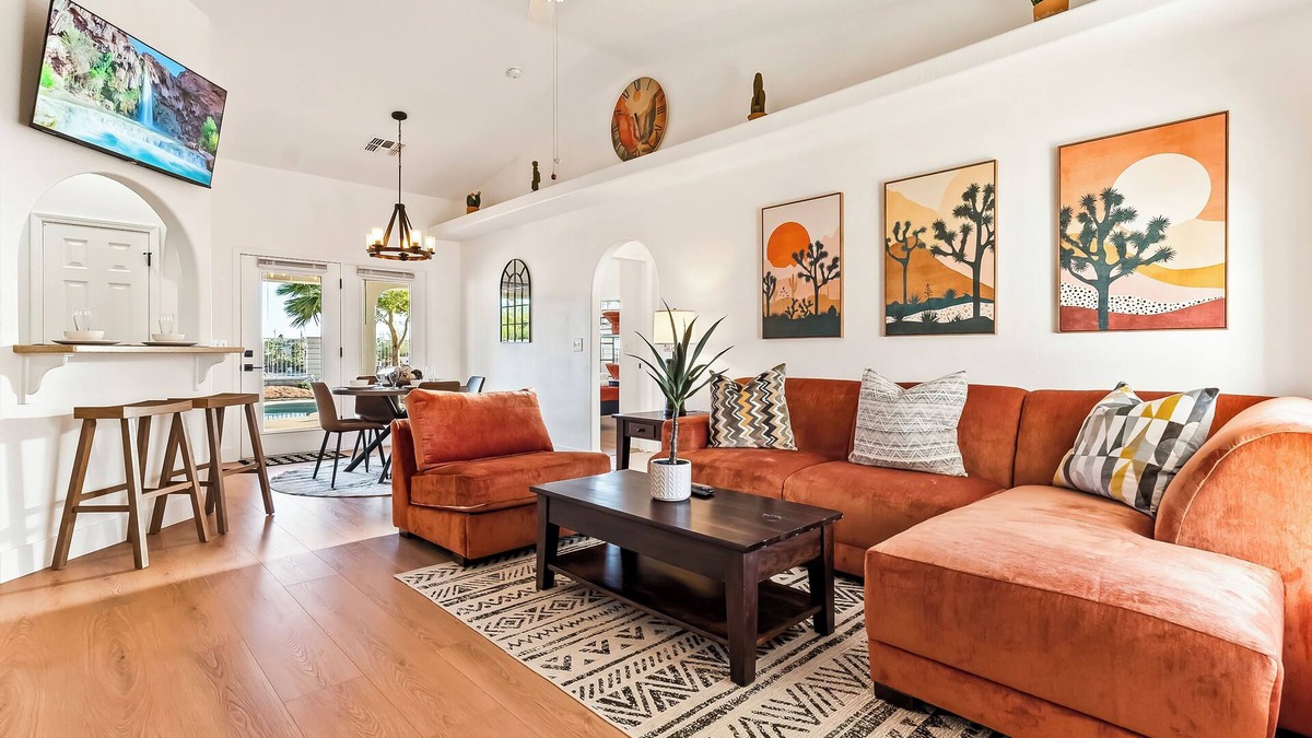 Sunridge Estates House | The Golden Oasis : Pool & Game Room n4BDRM 3BATH 12BED