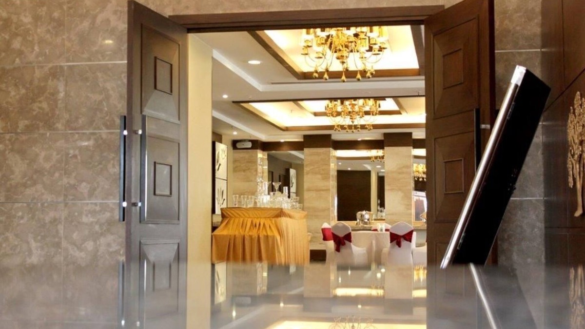 Patparganj Hotel | The Golden Palms Hotel & Spa Delhi