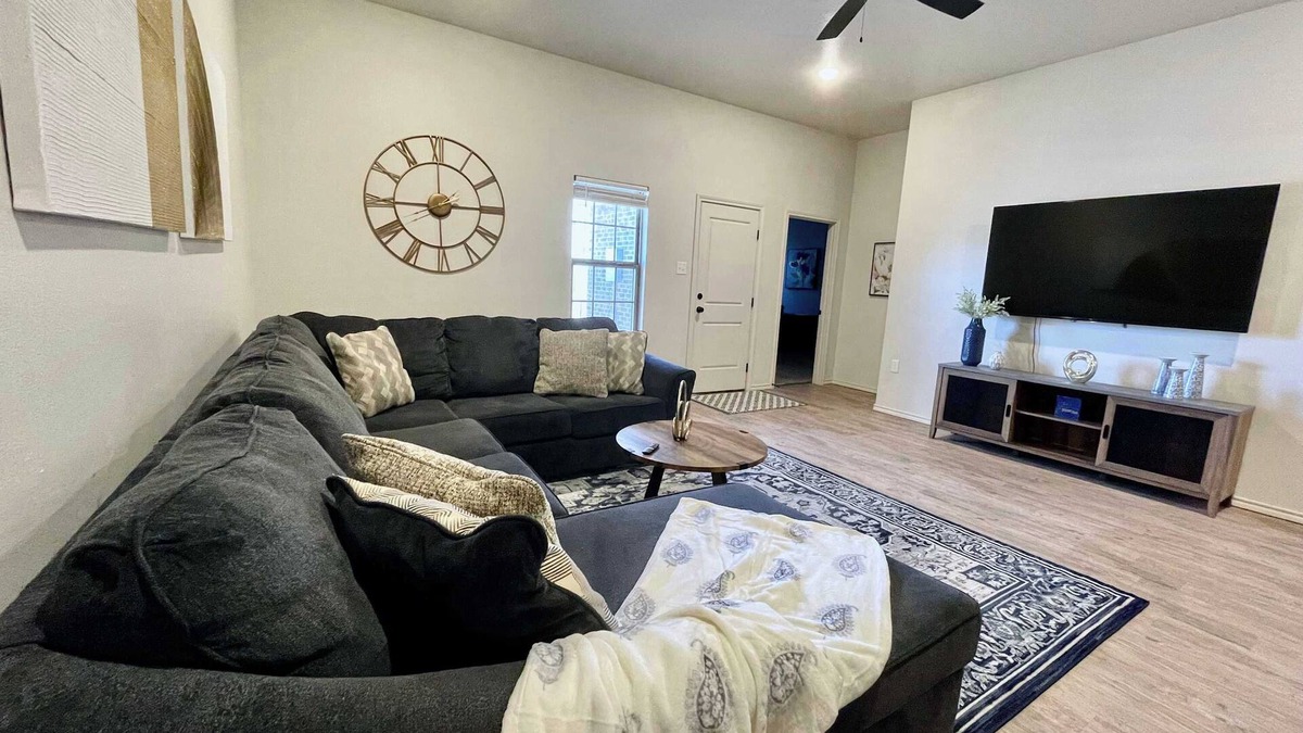 North by Northwest House | The Golden Paradise 2BR 2BA New Construction