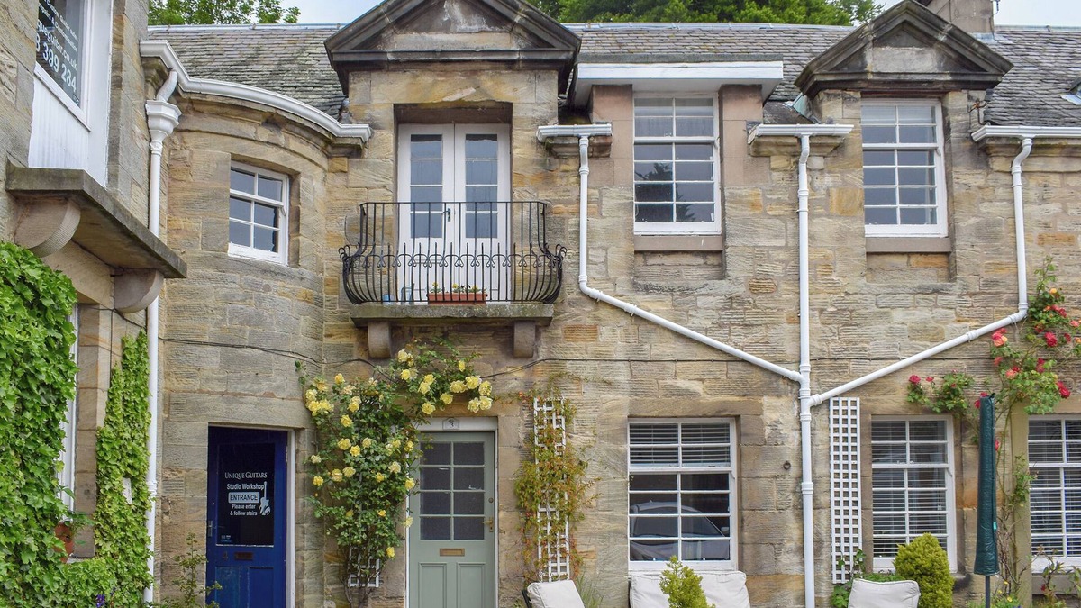 Glenrothes Cottage | The Goldsmiths Apartment