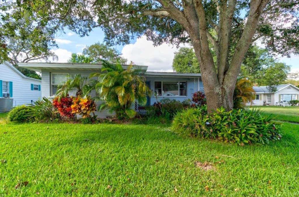 Kingston House | The Good Ole Days King Bed Pet Friendly