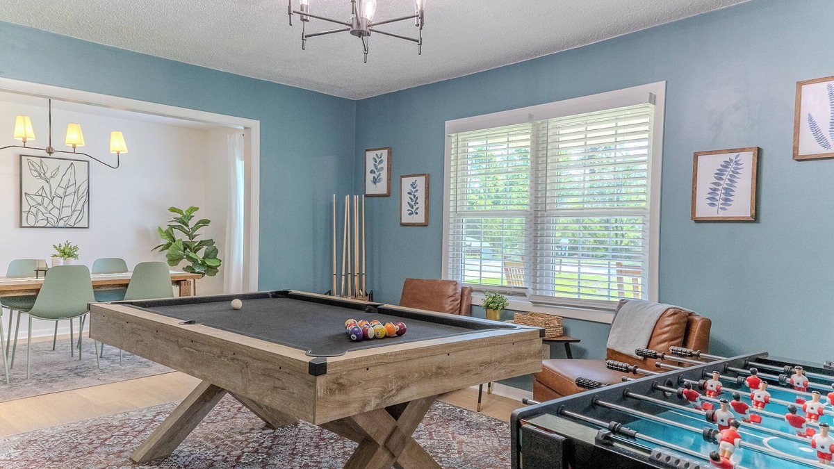 Valdosta House | The Gornto Getaway- Game room, 4 TVs, King Bed