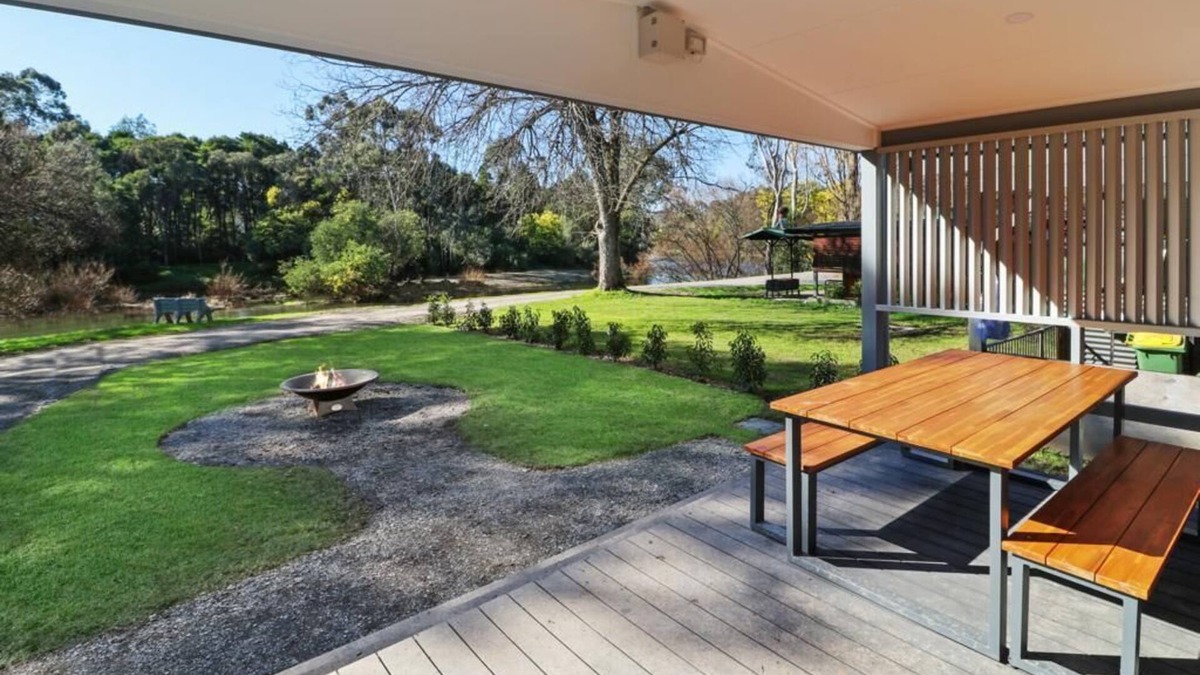 Thornton Villa | "The Goulburn" 3 Bedroom Villa - Cabin Villa 6 Sleep 6