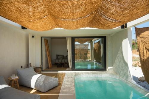 Skiros House | Theta Skyros