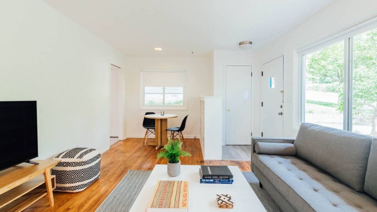 Water Hill House | The Graduate - Mid-Term Rental