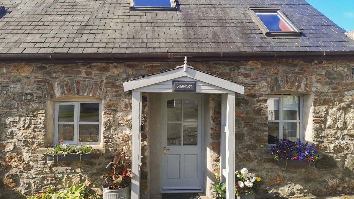 Rhosybol Cottage | THE GRANARY, family friendly, character holiday cottage in Dulas