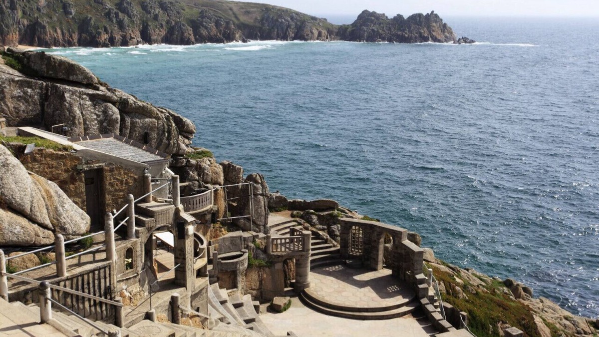 Saint Martin House | The Granary - Four Bedroom House, Sleeps 8